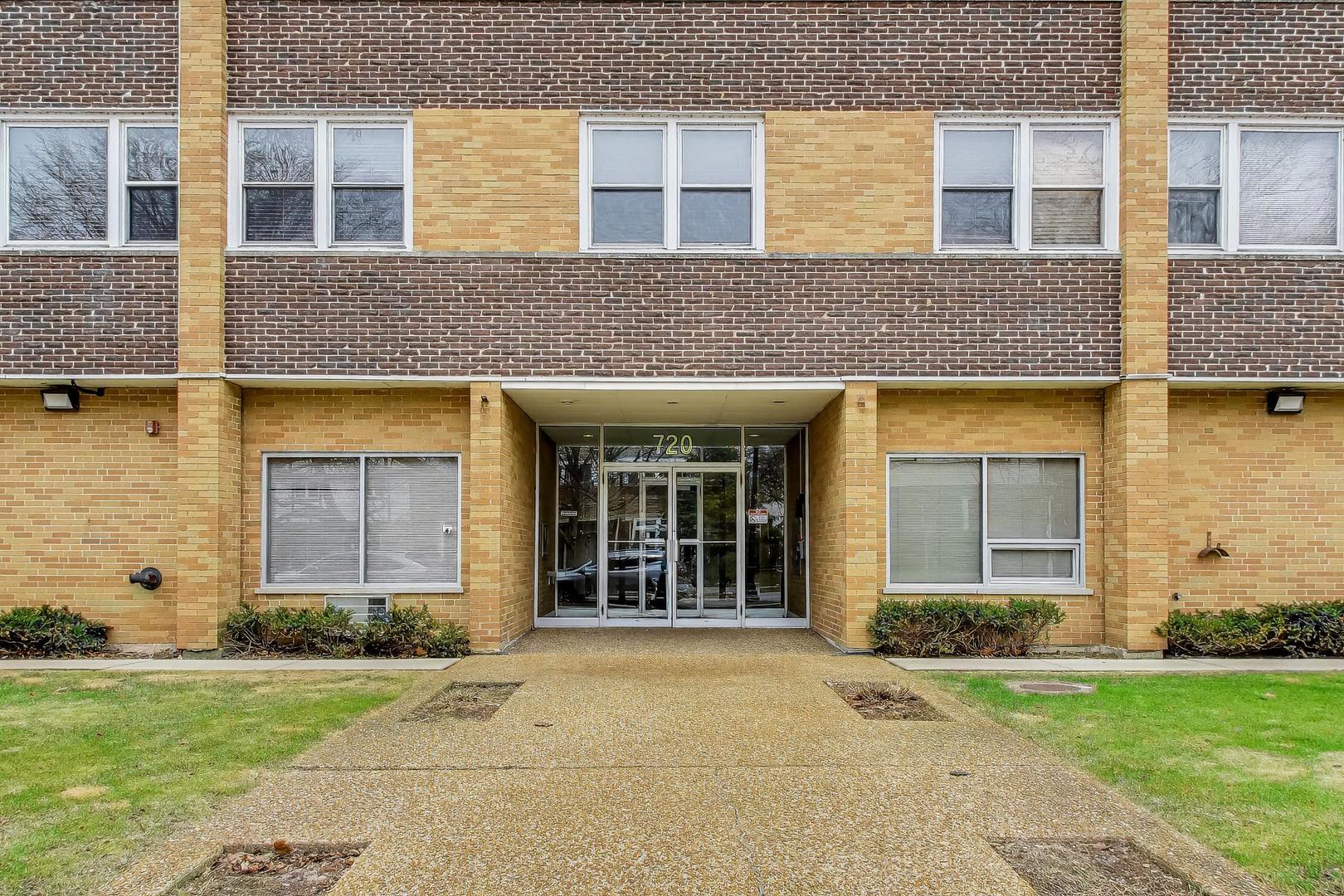 720 Oakton Street Unit: 3B