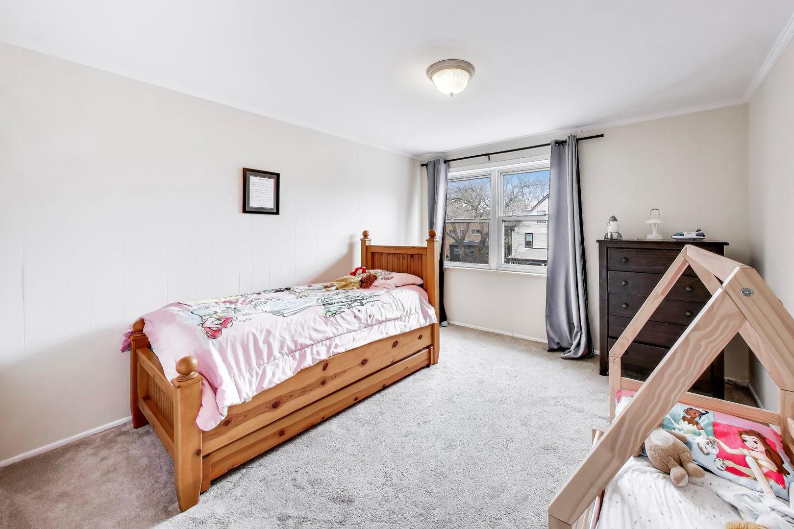 720 Oakton Street Unit: 3B