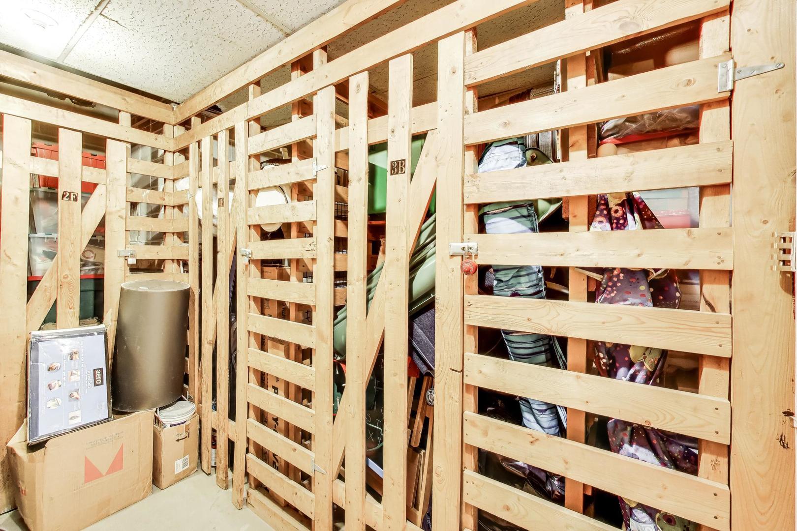 720 Oakton Street Unit: 3B