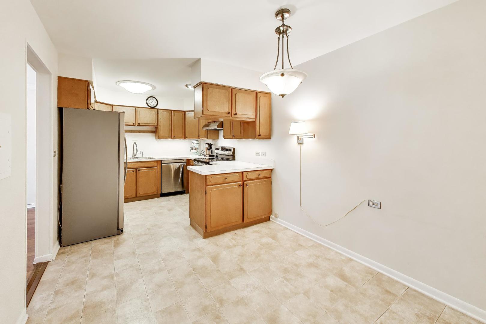 720 Oakton Street Unit: 3B