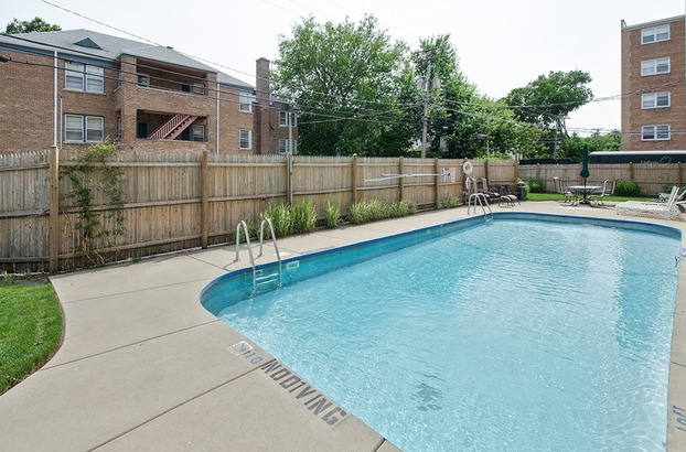 720 Oakton Street Unit: 3B