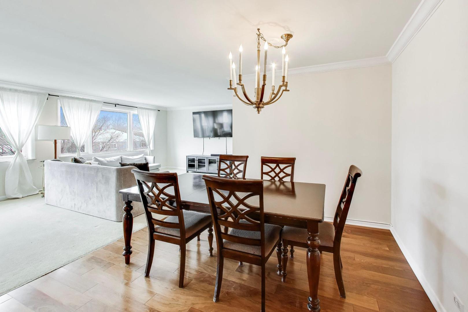 720 Oakton Street Unit: 3B