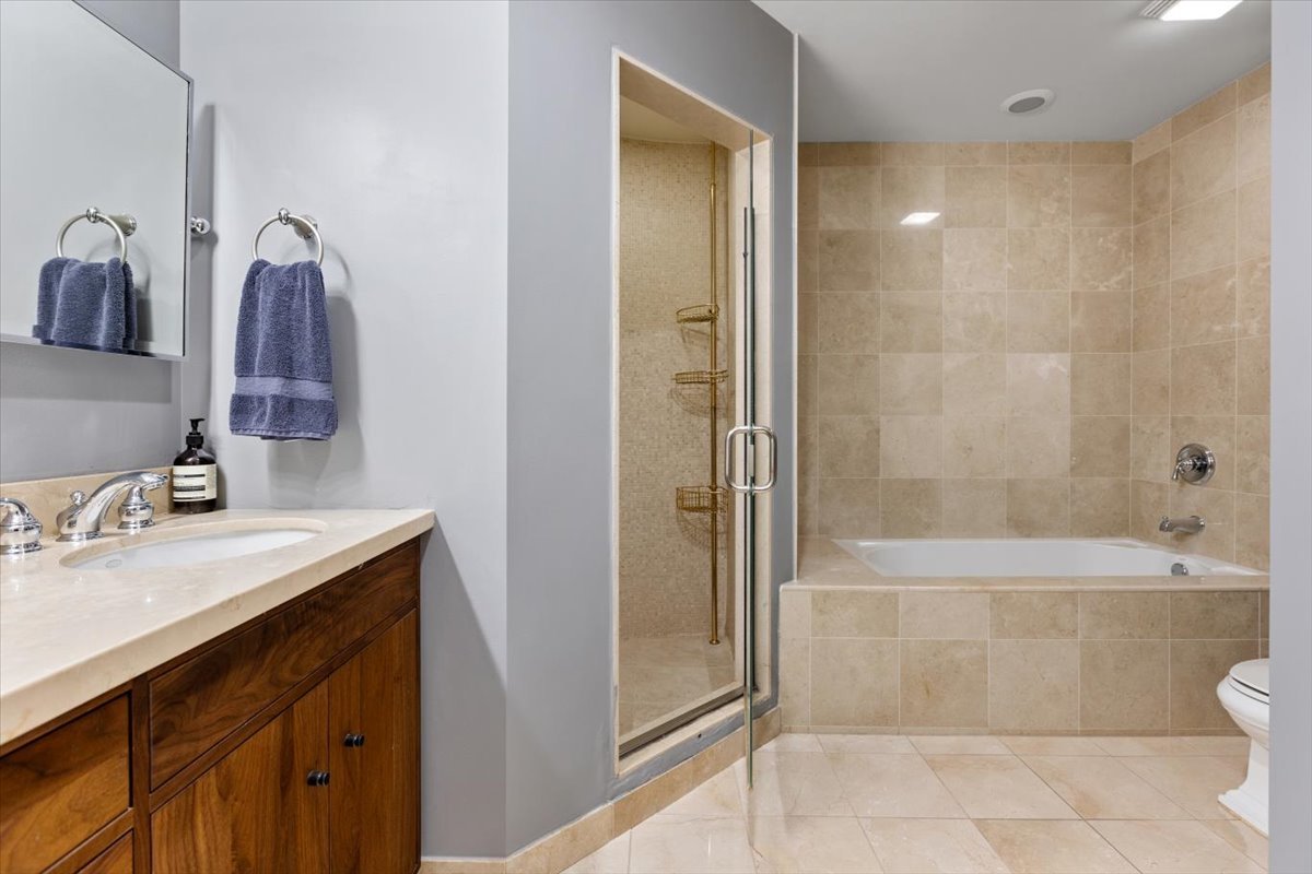70 E 18th Street Unit: 2C