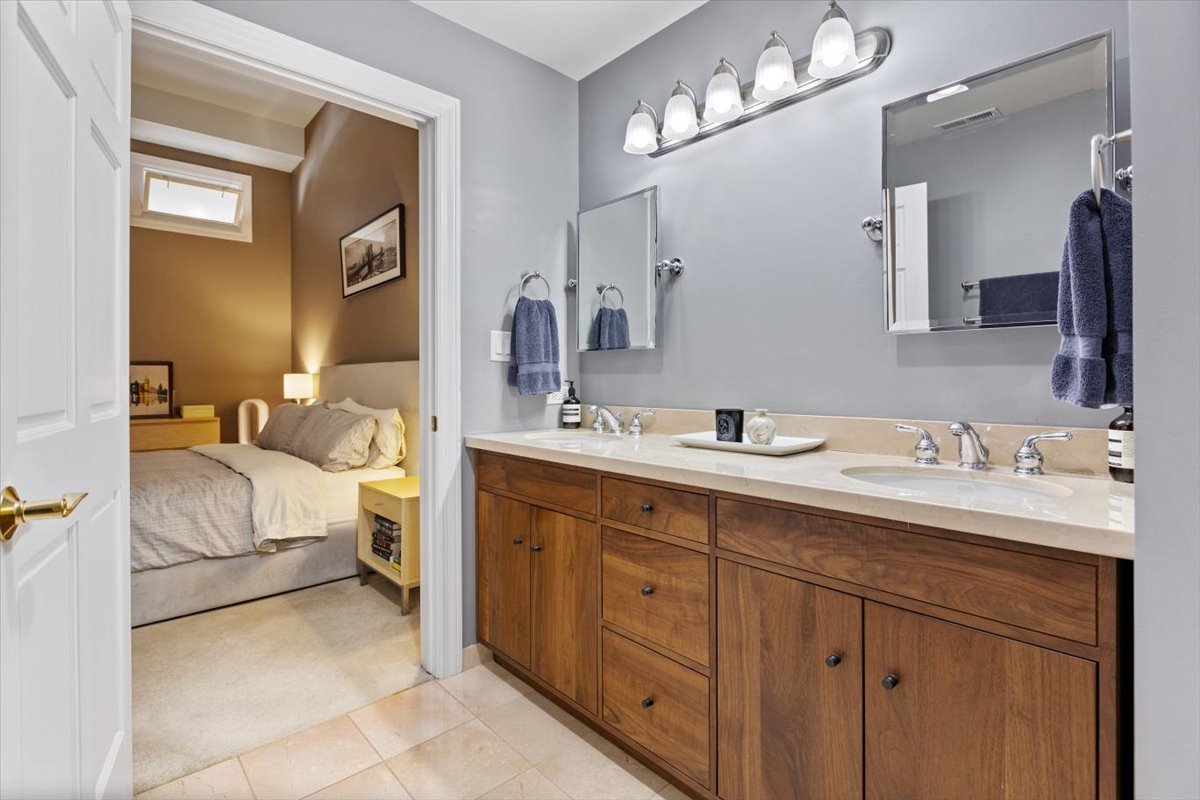 70 E 18th Street Unit: 2C