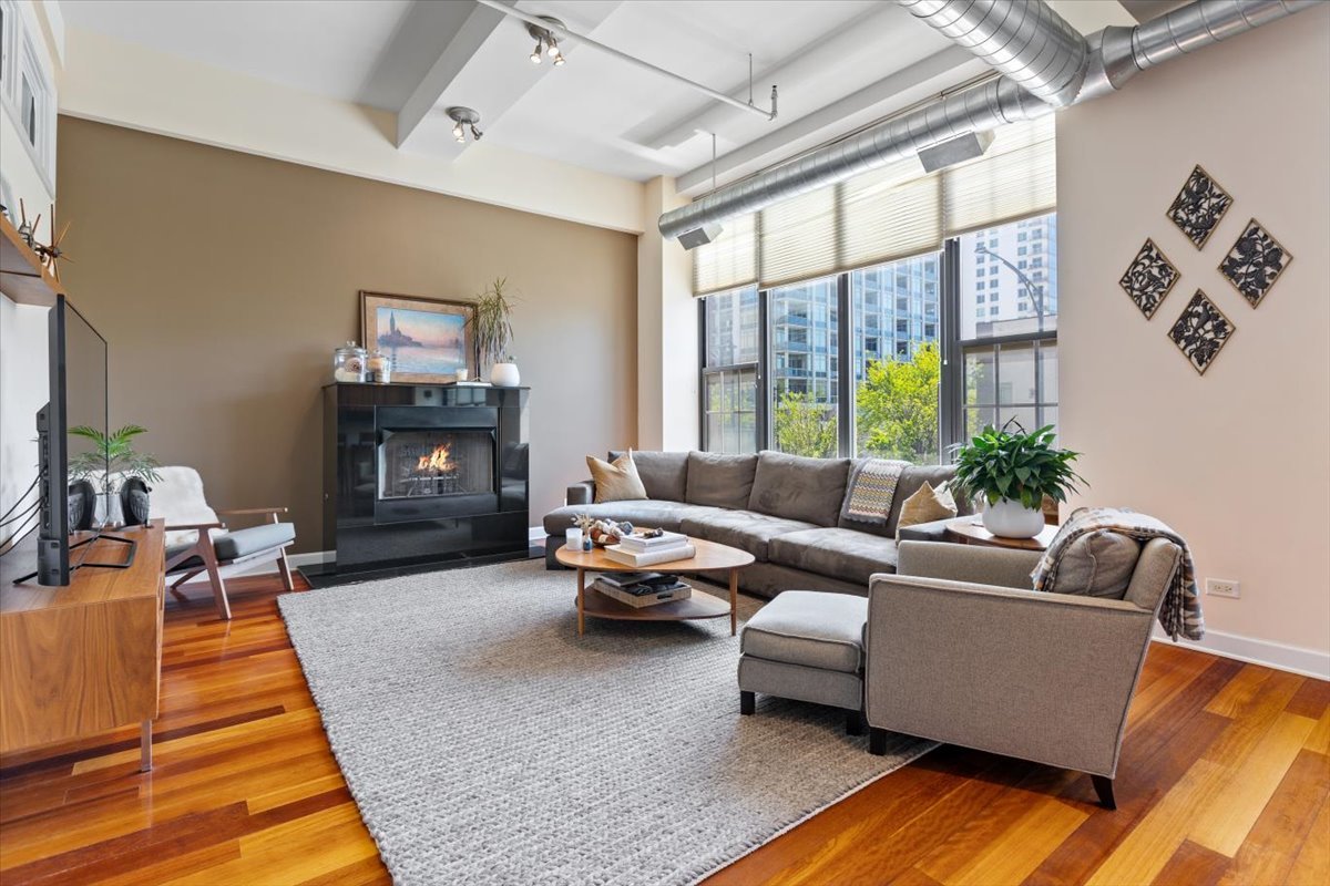70 E 18th Street Unit: 2C