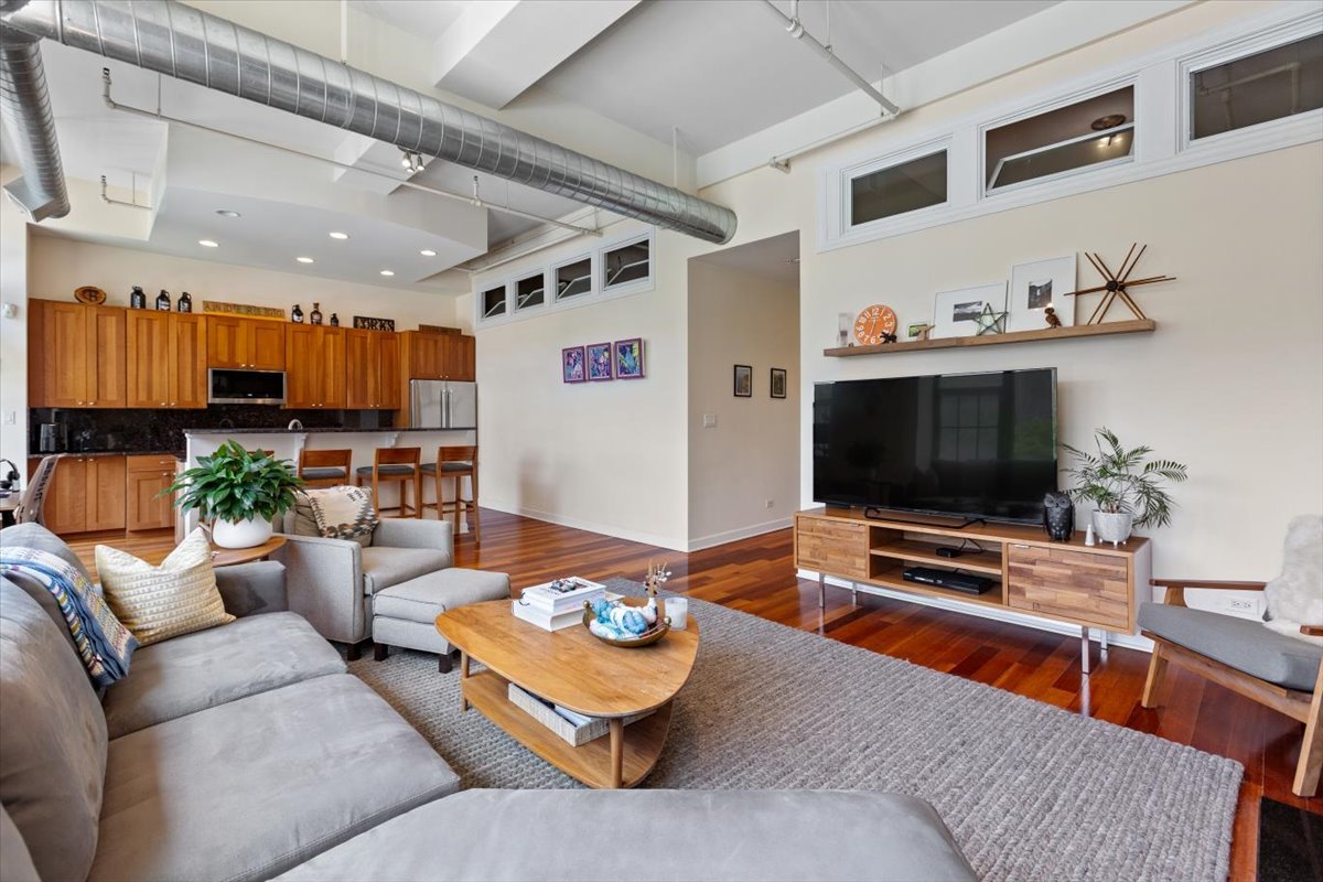 70 E 18th Street Unit: 2C