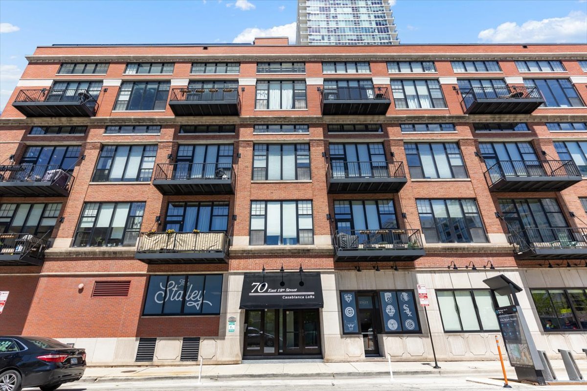70 E 18th Street Unit: 2C