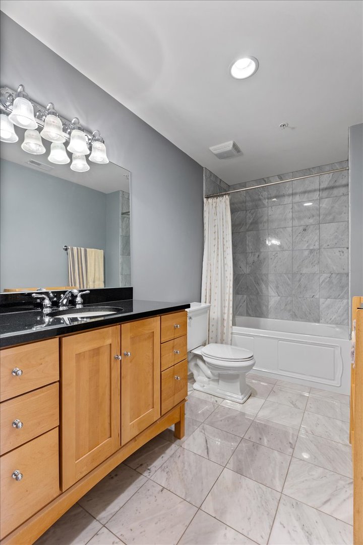 70 E 18th Street Unit: 2C