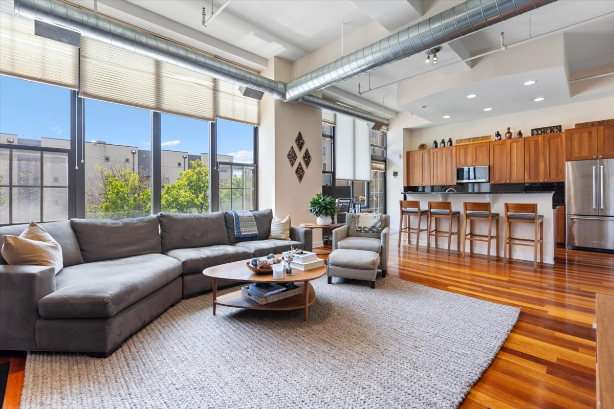 70 E 18th Street Unit: 2C