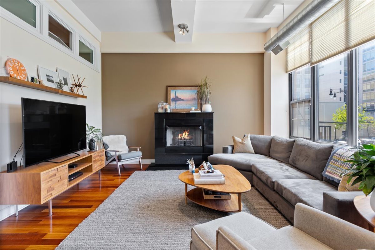 70 E 18th Street Unit: 2C
