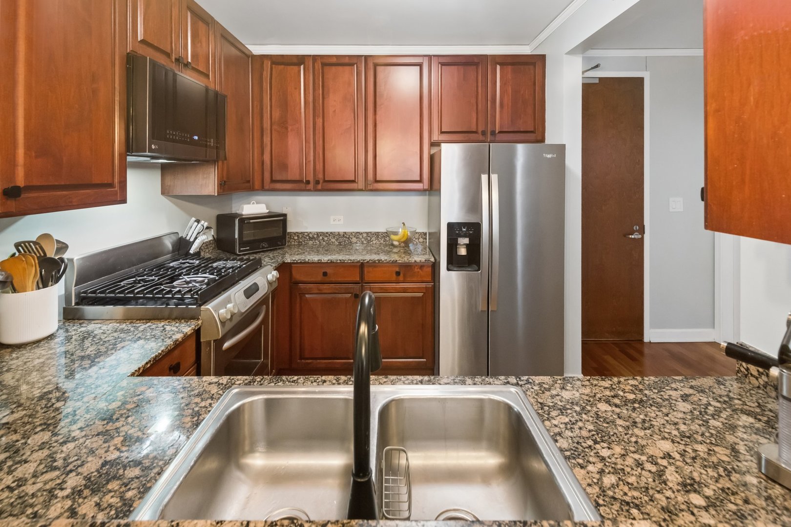 420 E Waterside Drive Unit: 907
