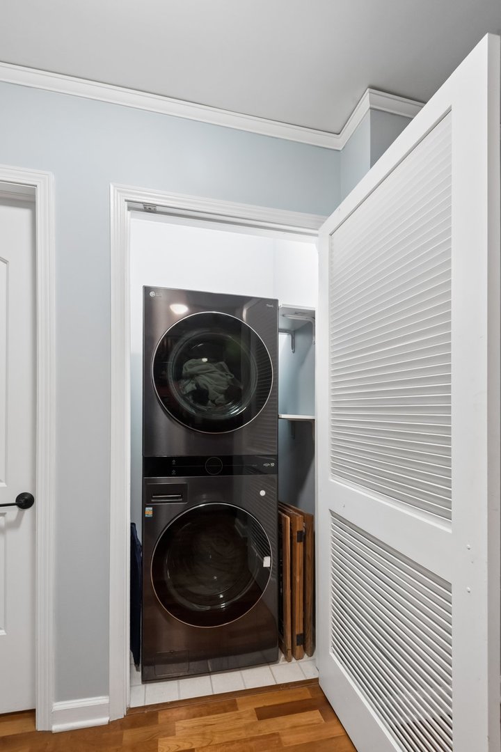 420 E Waterside Drive Unit: 907