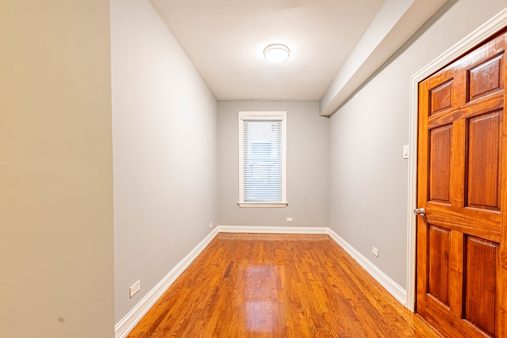 2242 N Western Avenue Unit: 1R