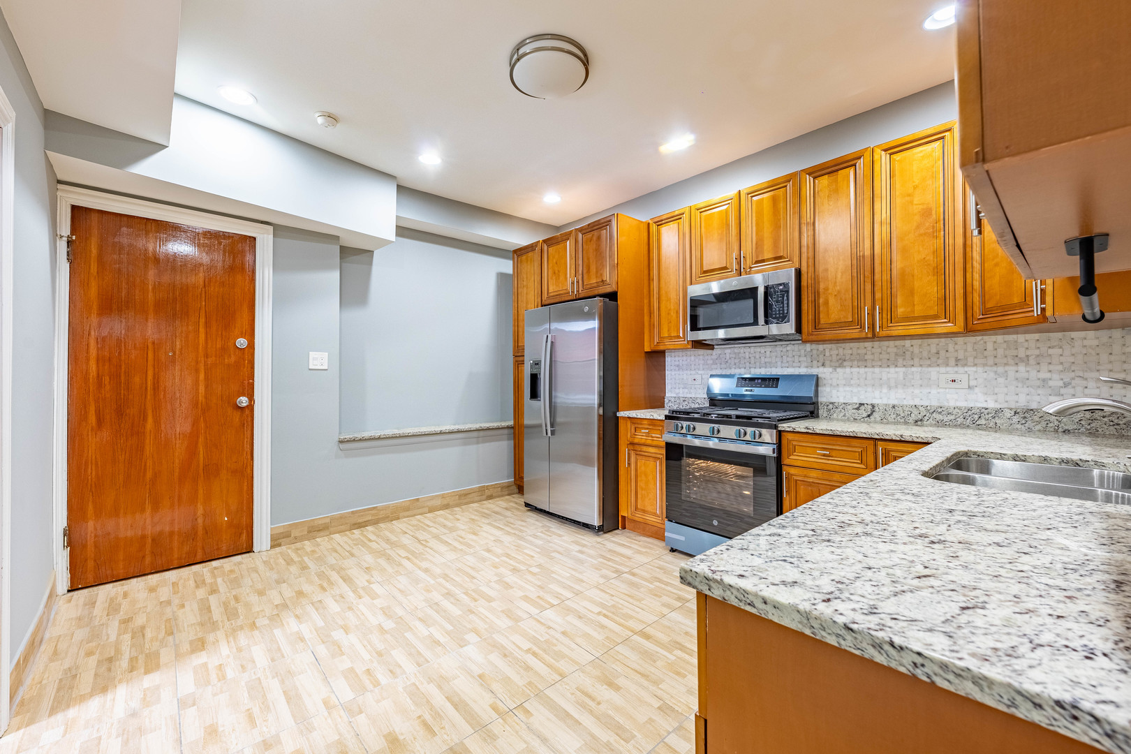 2242 N Western Avenue Unit: 1R