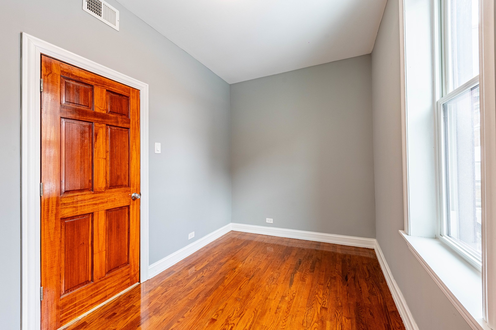 2242 N Western Avenue Unit: 1R