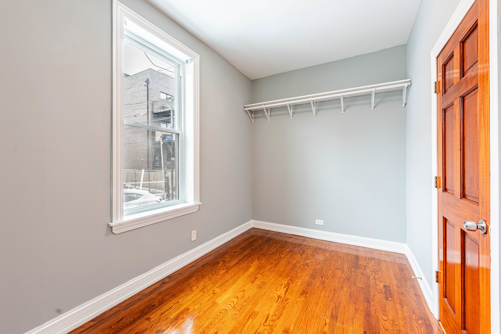 2242 N Western Avenue Unit: 1R
