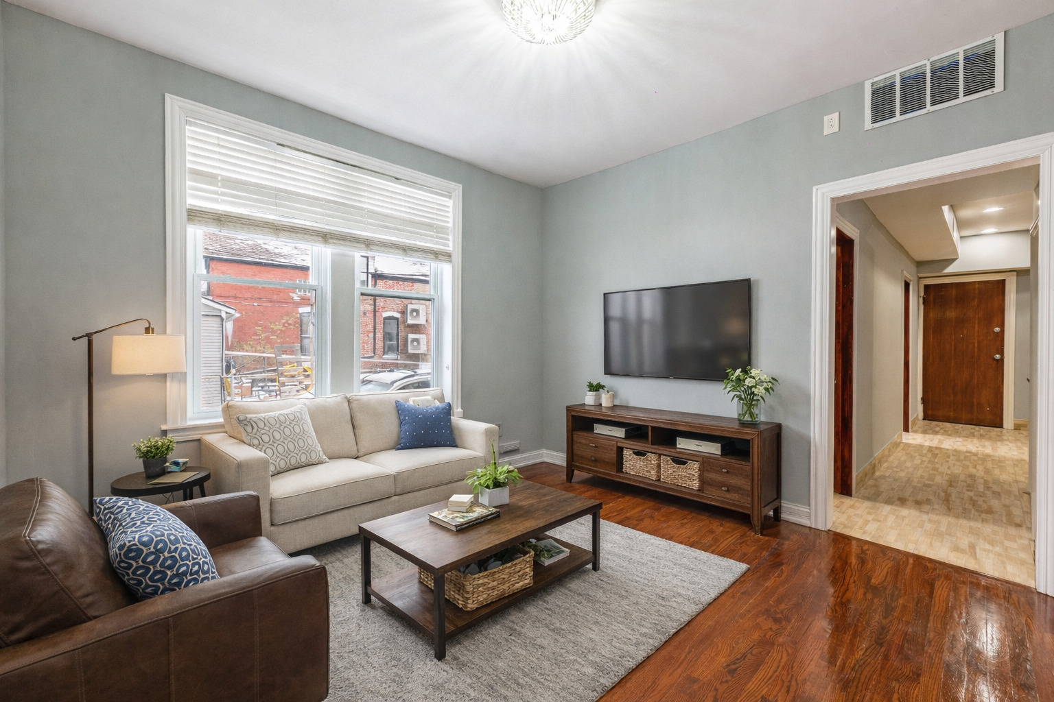 2242 N Western Avenue Unit: 1R
