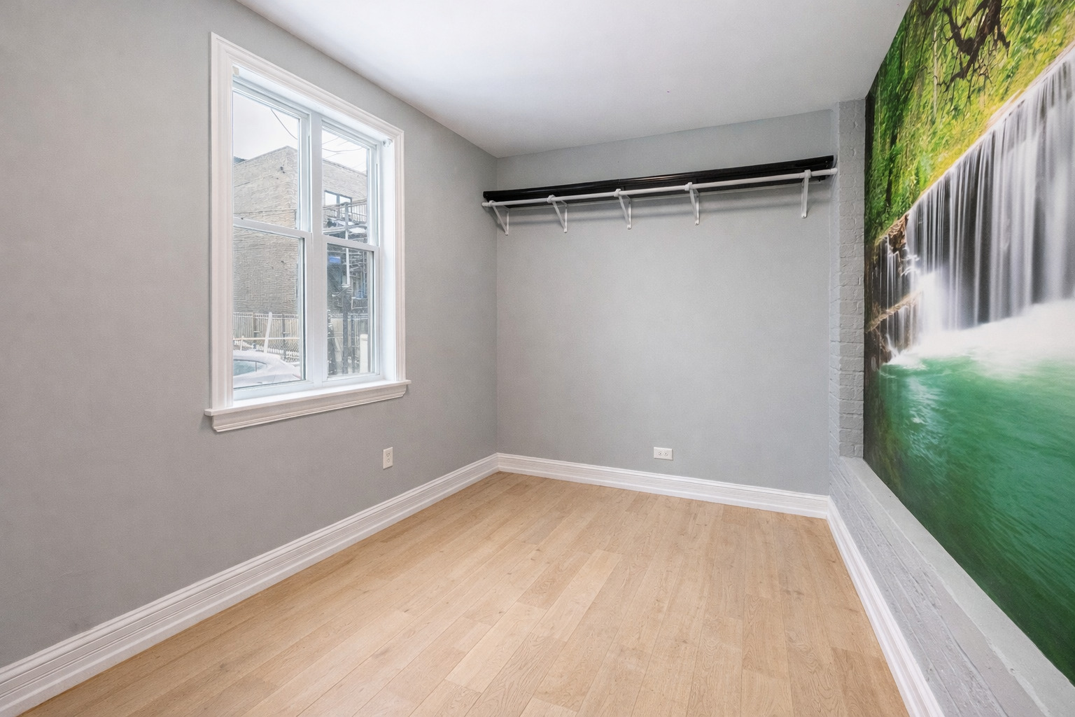 2242 N Western Avenue Unit: 1R