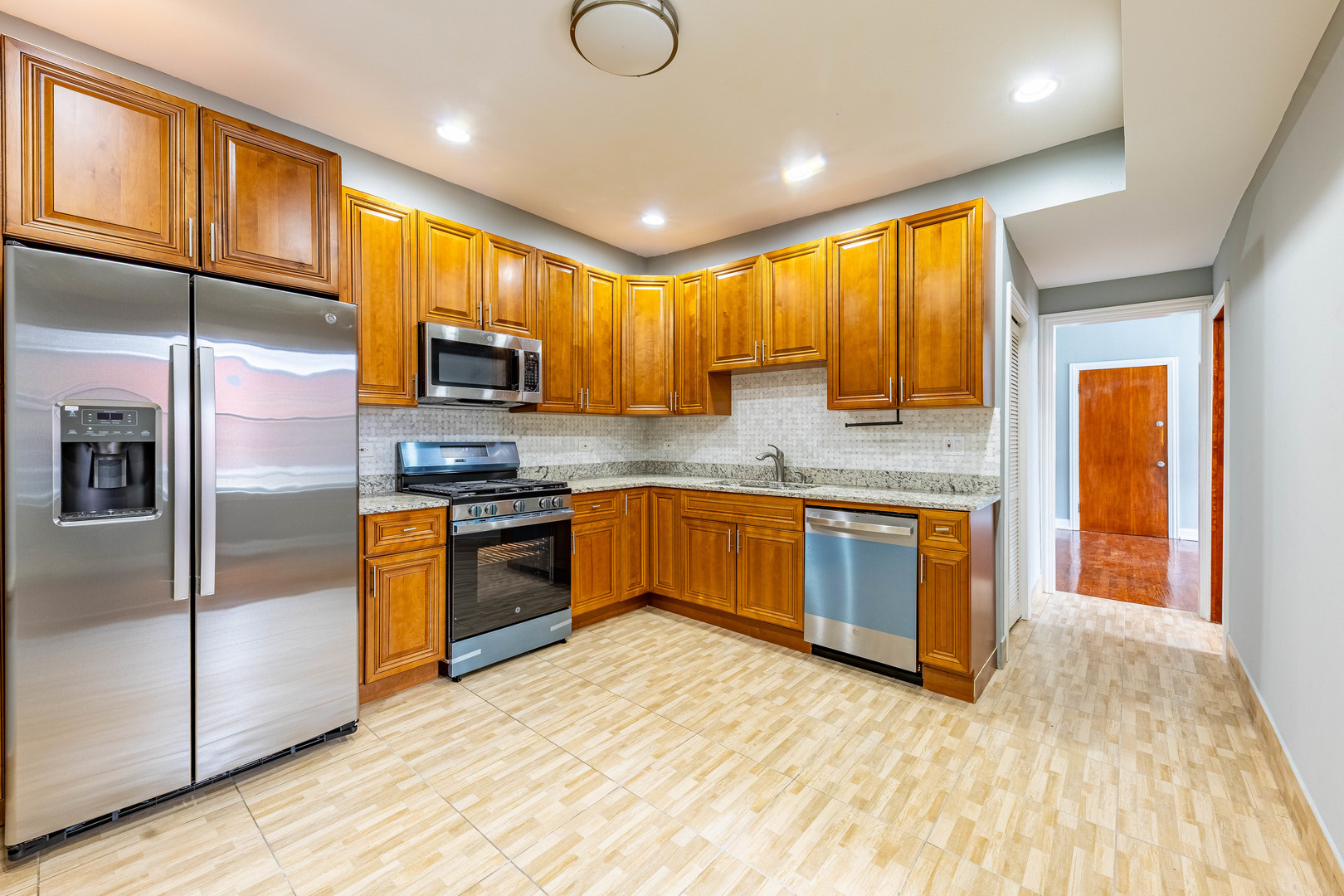 2242 N Western Avenue Unit: 1R