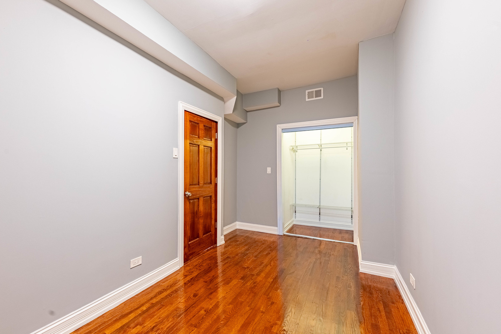 2242 N Western Avenue Unit: 1R