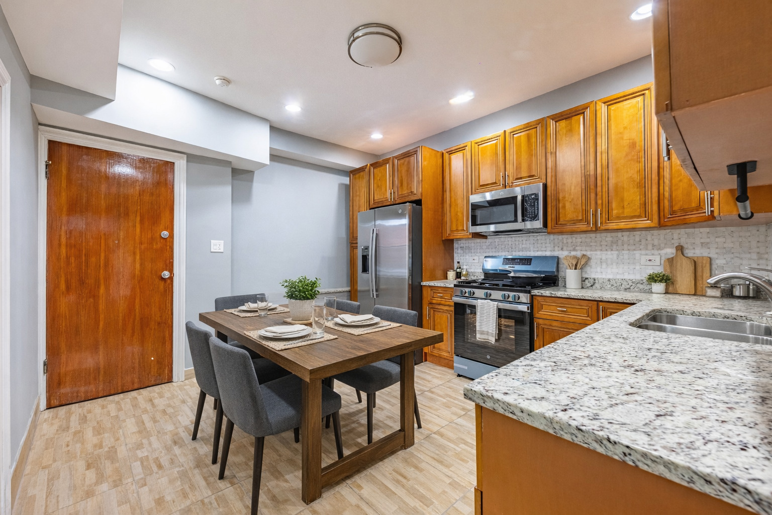 2242 N Western Avenue Unit: 1R