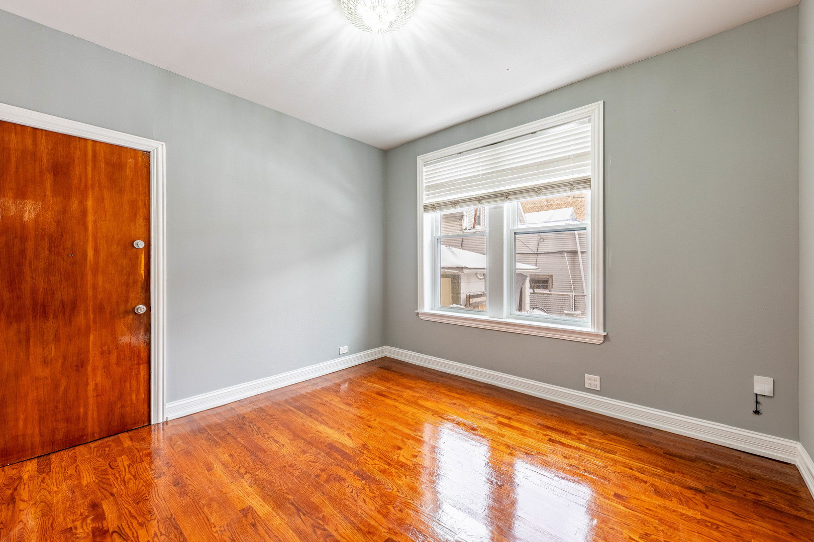 2242 N Western Avenue Unit: 1R