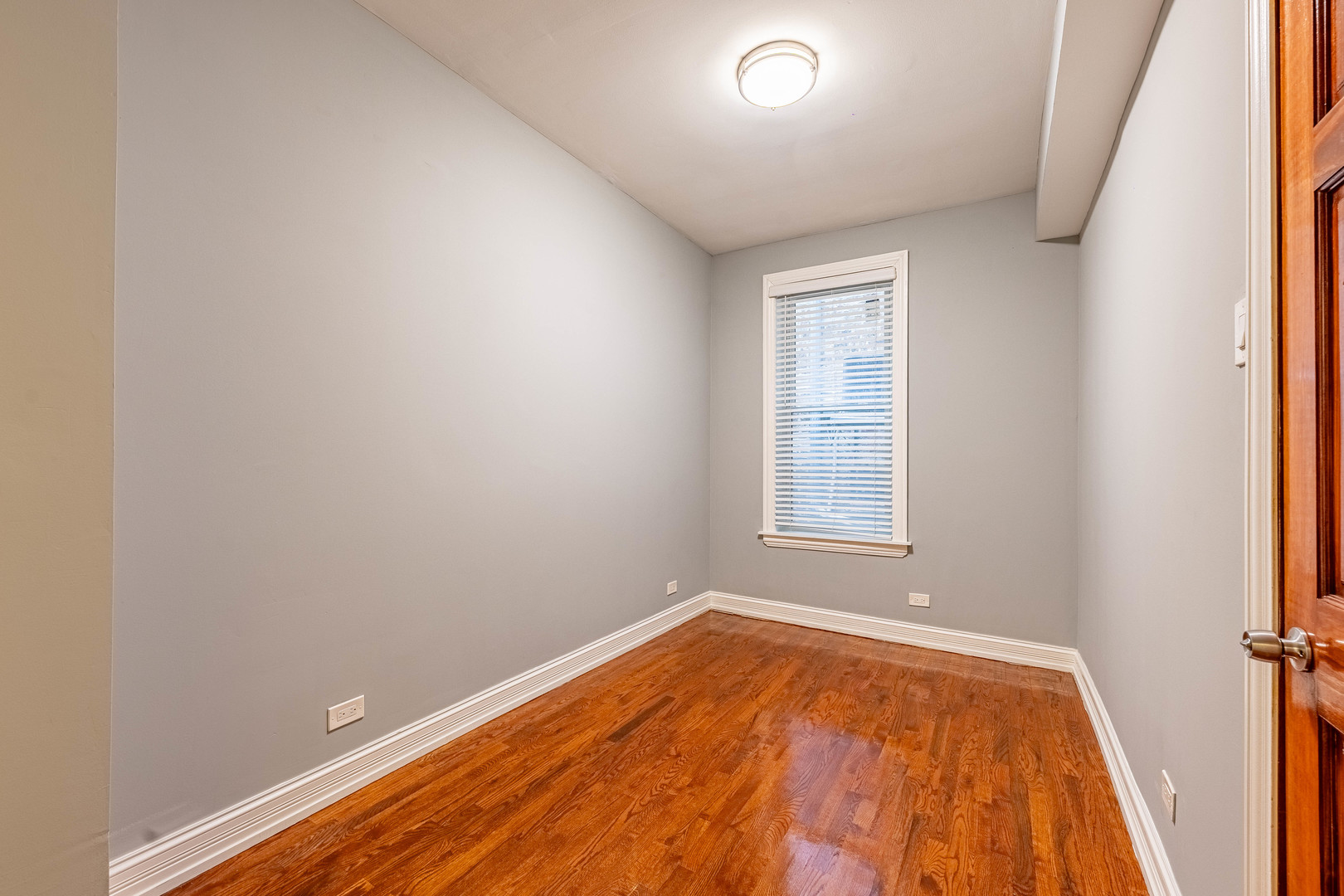 2242 N Western Avenue Unit: 1R