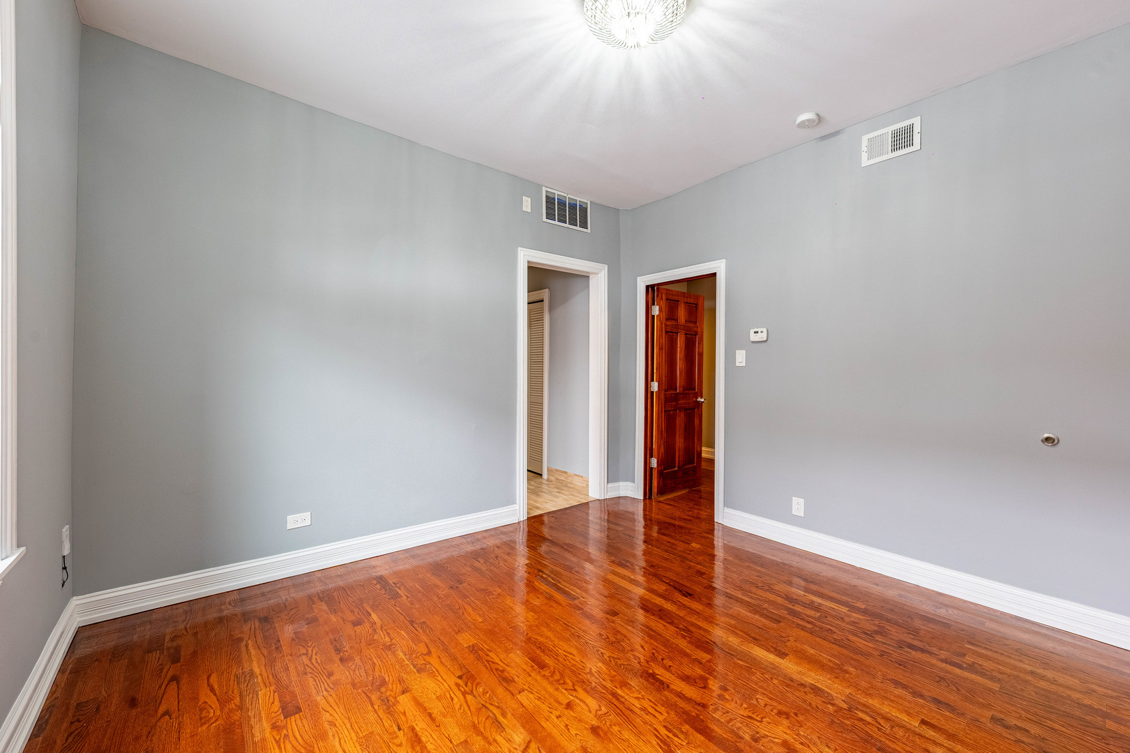 2242 N Western Avenue Unit: 1R