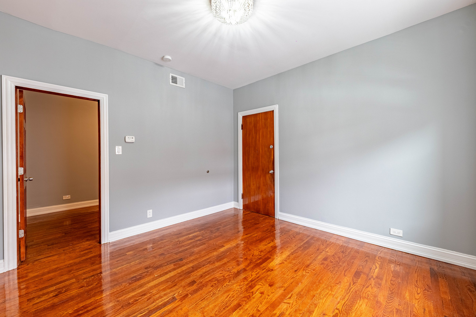 2242 N Western Avenue Unit: 1R