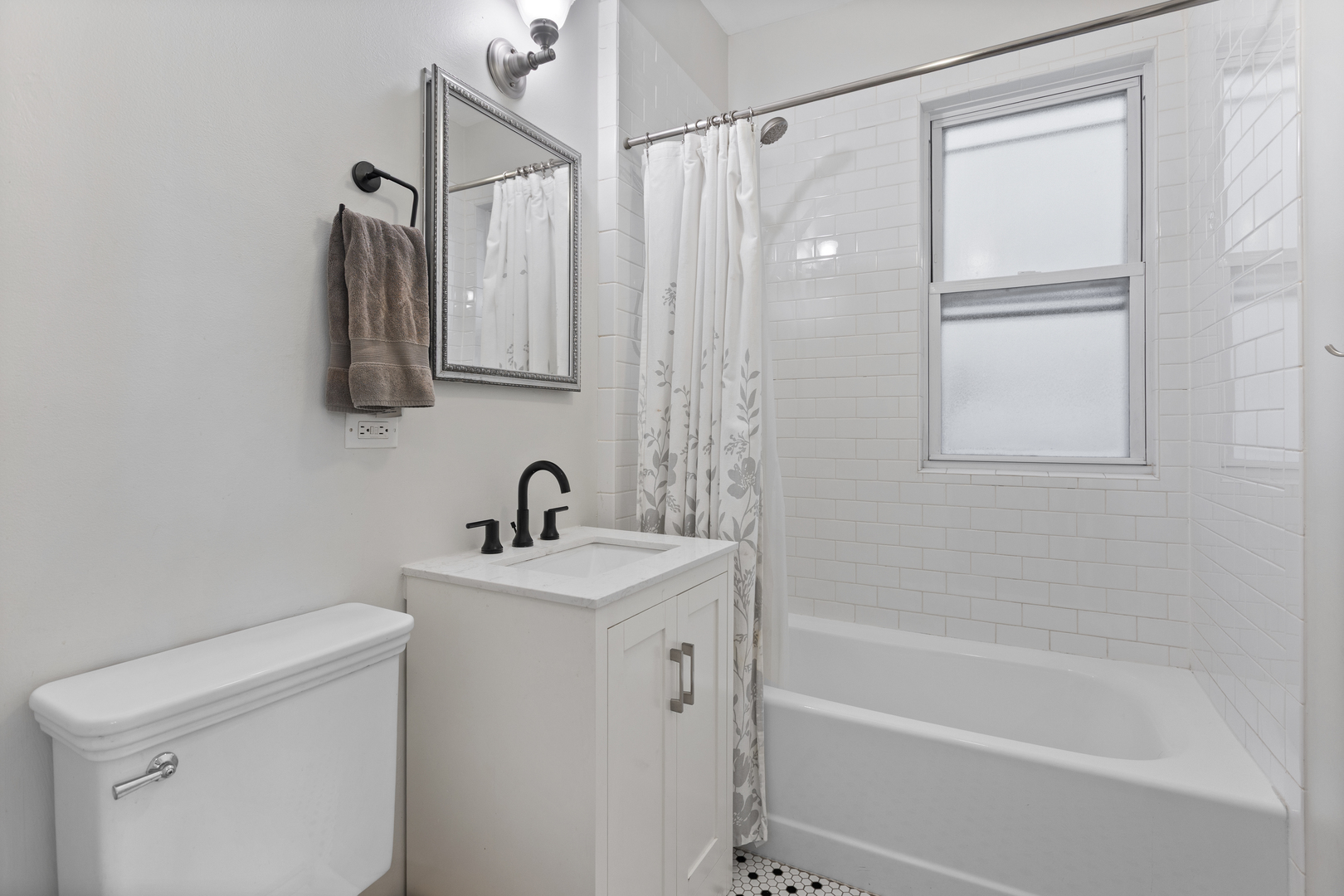 3438 N Paulina Street