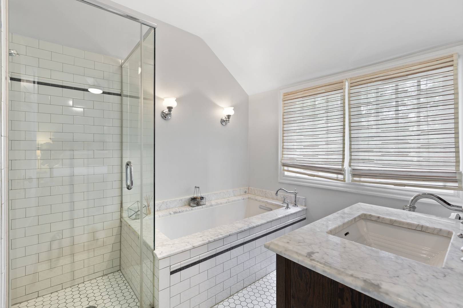 3438 N Paulina Street