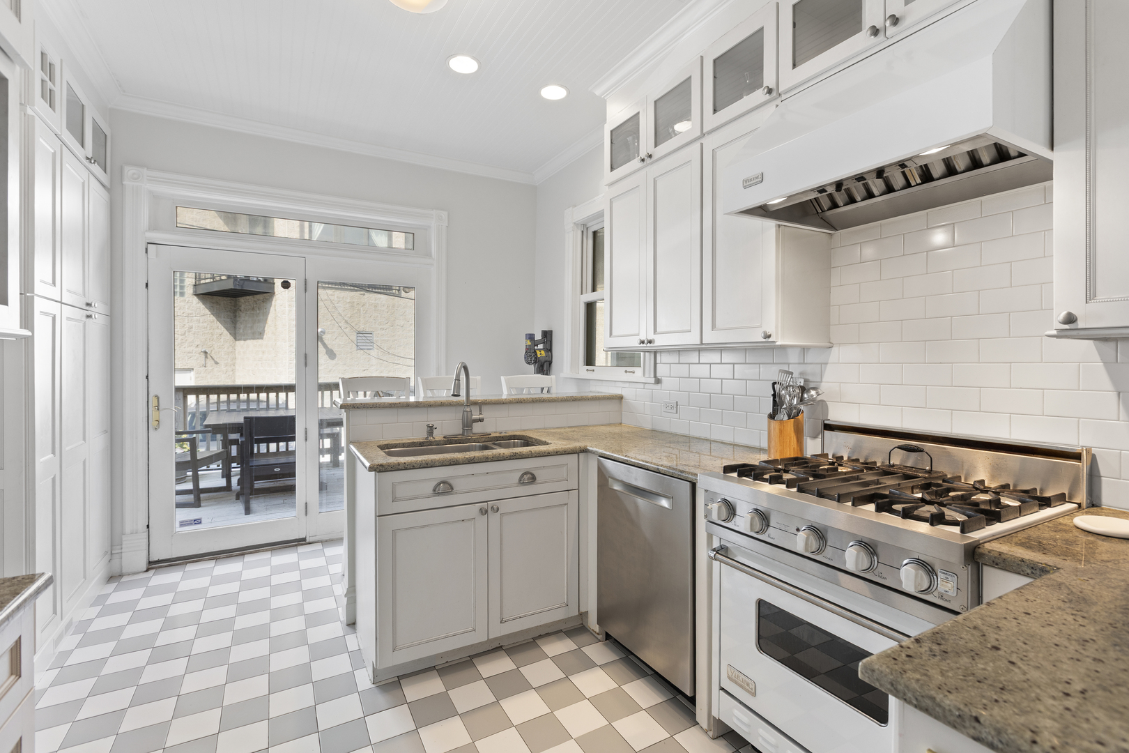 3438 N Paulina Street