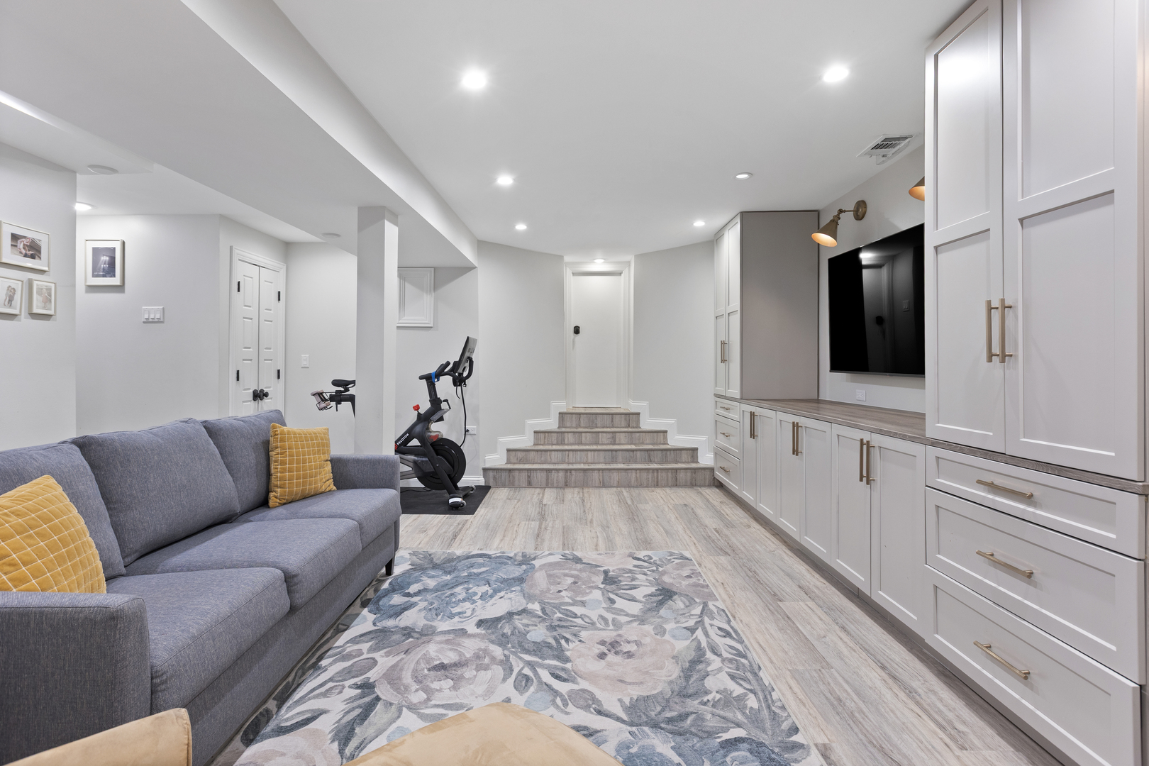 3438 N Paulina Street