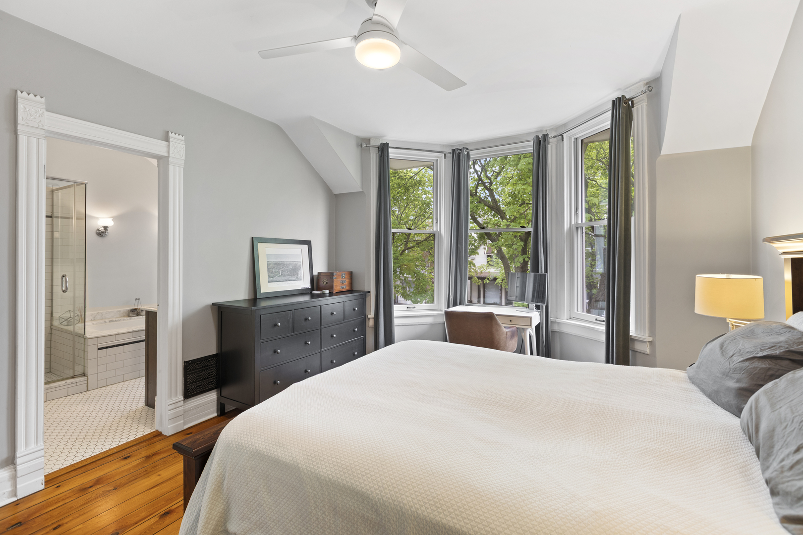 3438 N Paulina Street