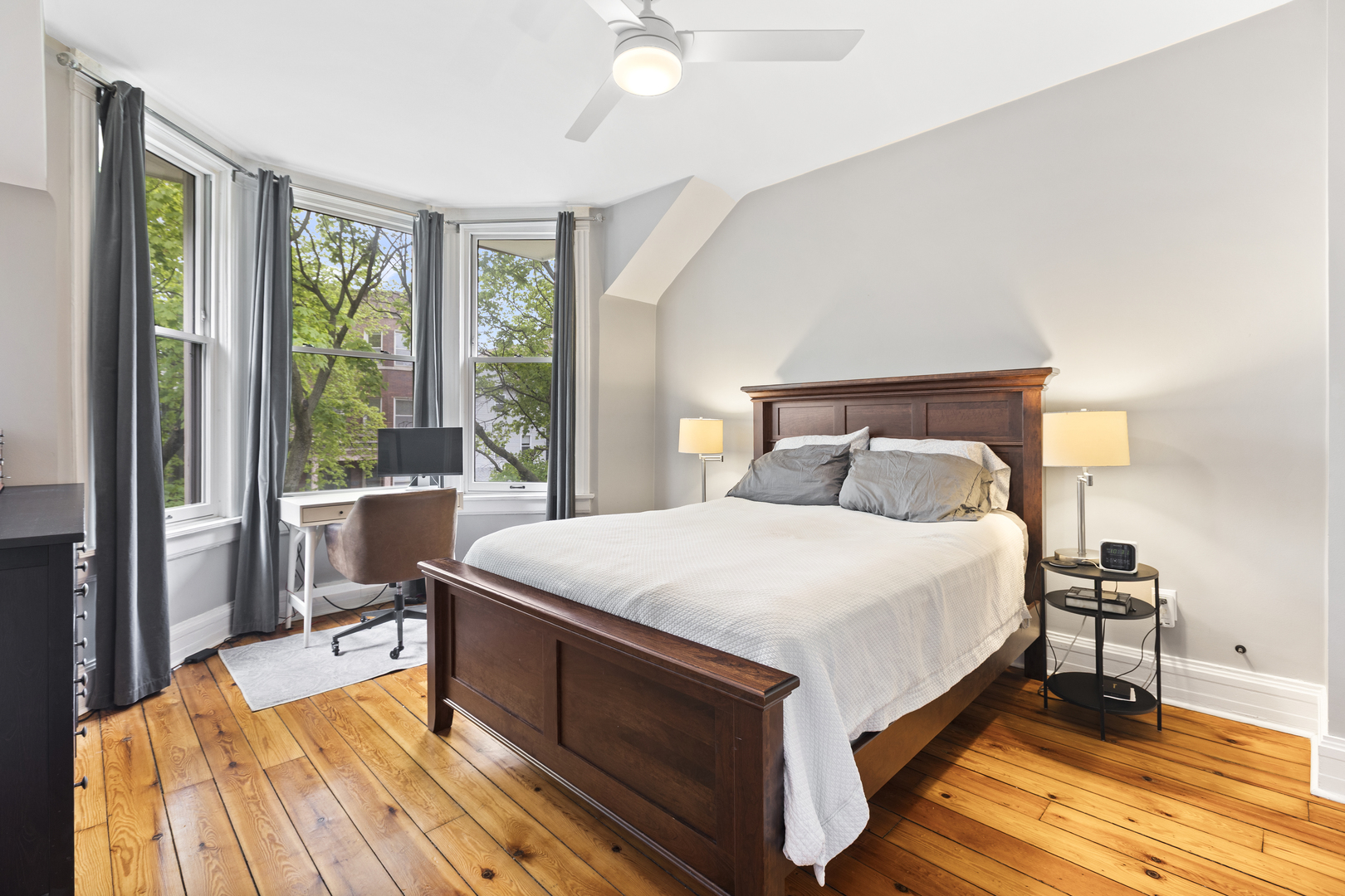 3438 N Paulina Street