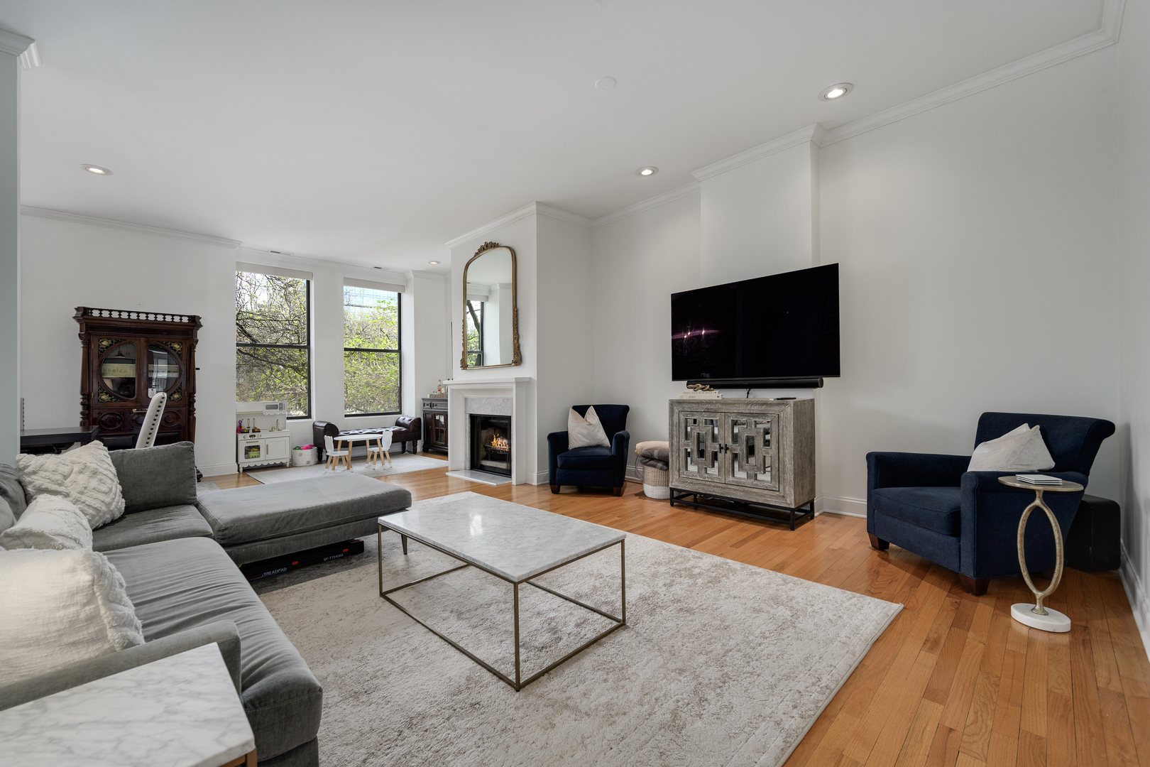 875 N La Salle Drive Unit: 2S