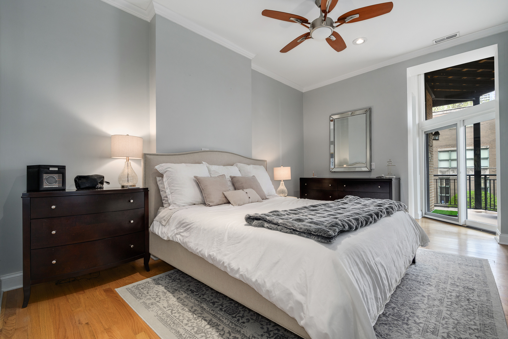 875 N La Salle Drive Unit: 2S