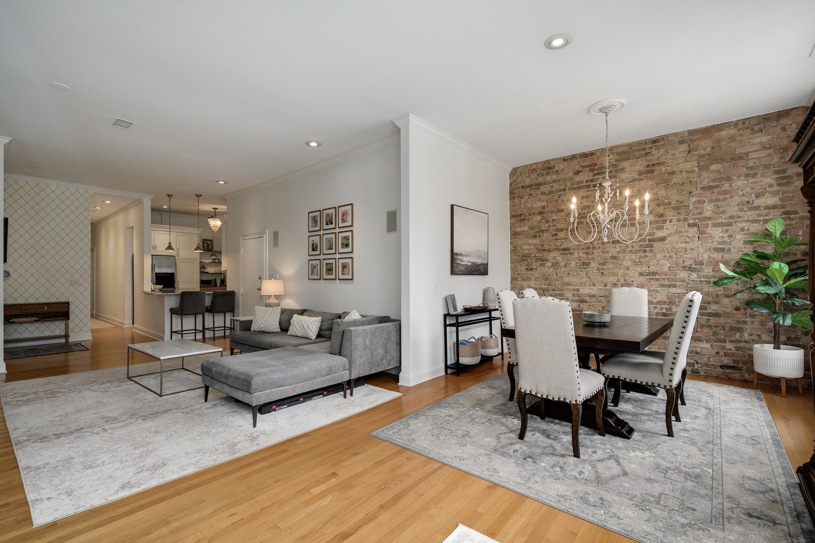 875 N La Salle Drive Unit: 2S