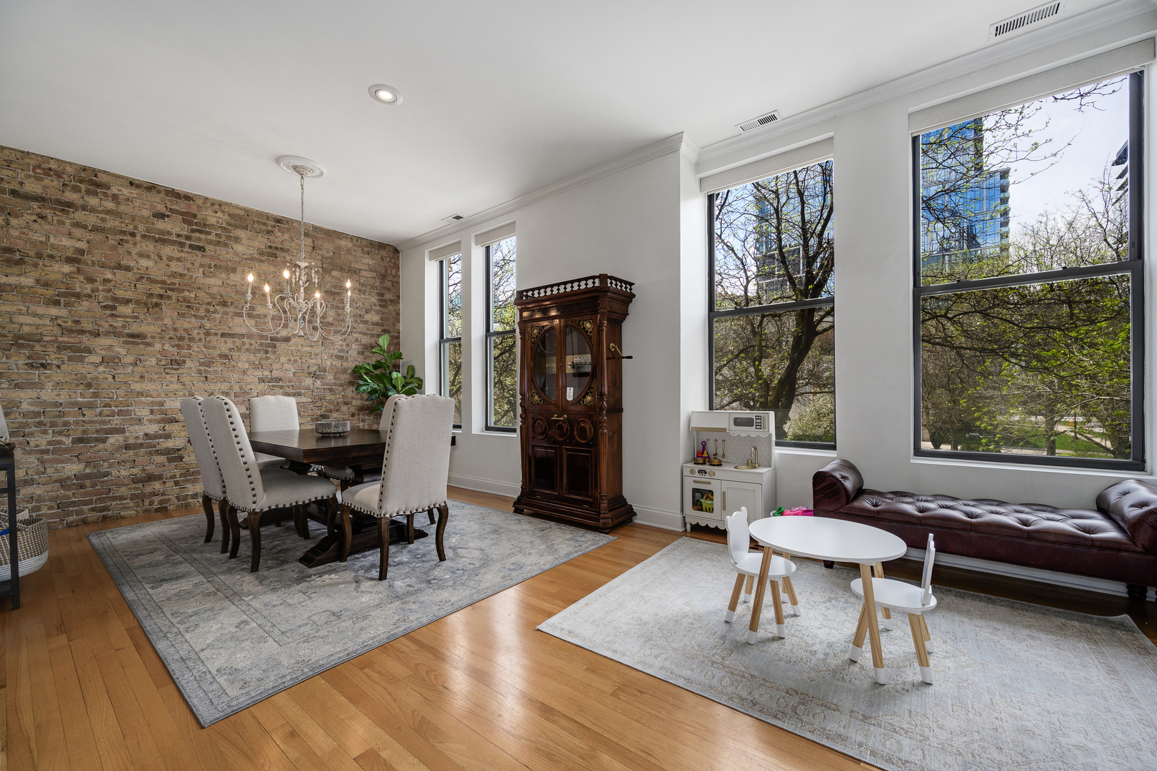 875 N La Salle Drive Unit: 2S