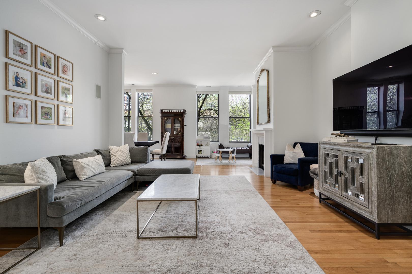 875 N La Salle Drive Unit: 2S