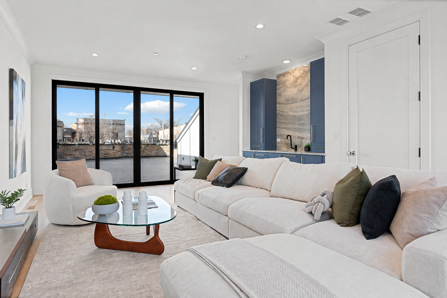 3711 N Magnolia Avenue