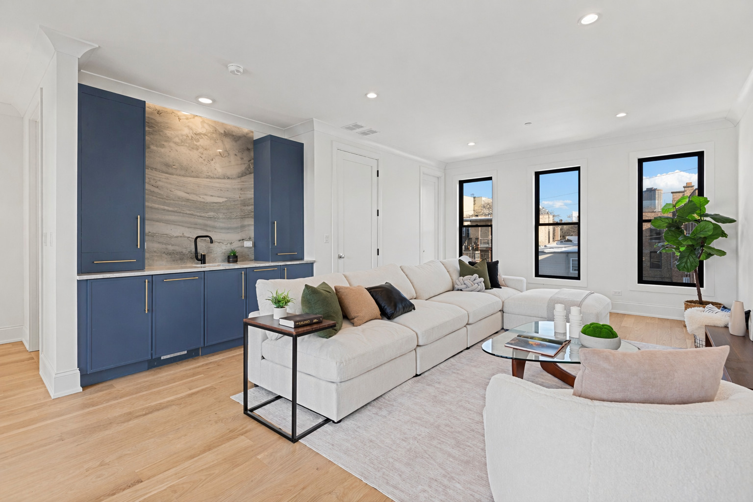 3711 N Magnolia Avenue