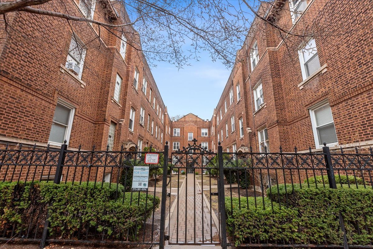 652 W Oakdale Avenue Unit: G