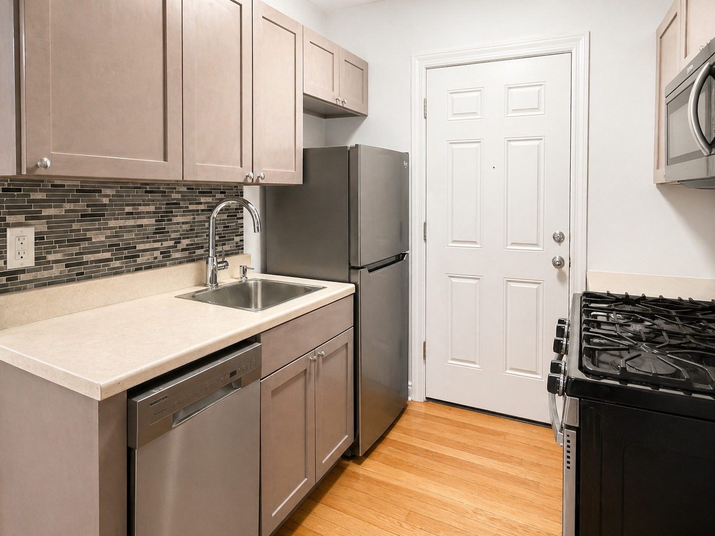 652 W Oakdale Avenue Unit: G