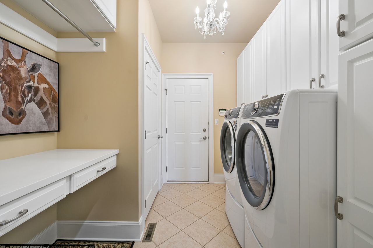 1029 Ridgeview Drive