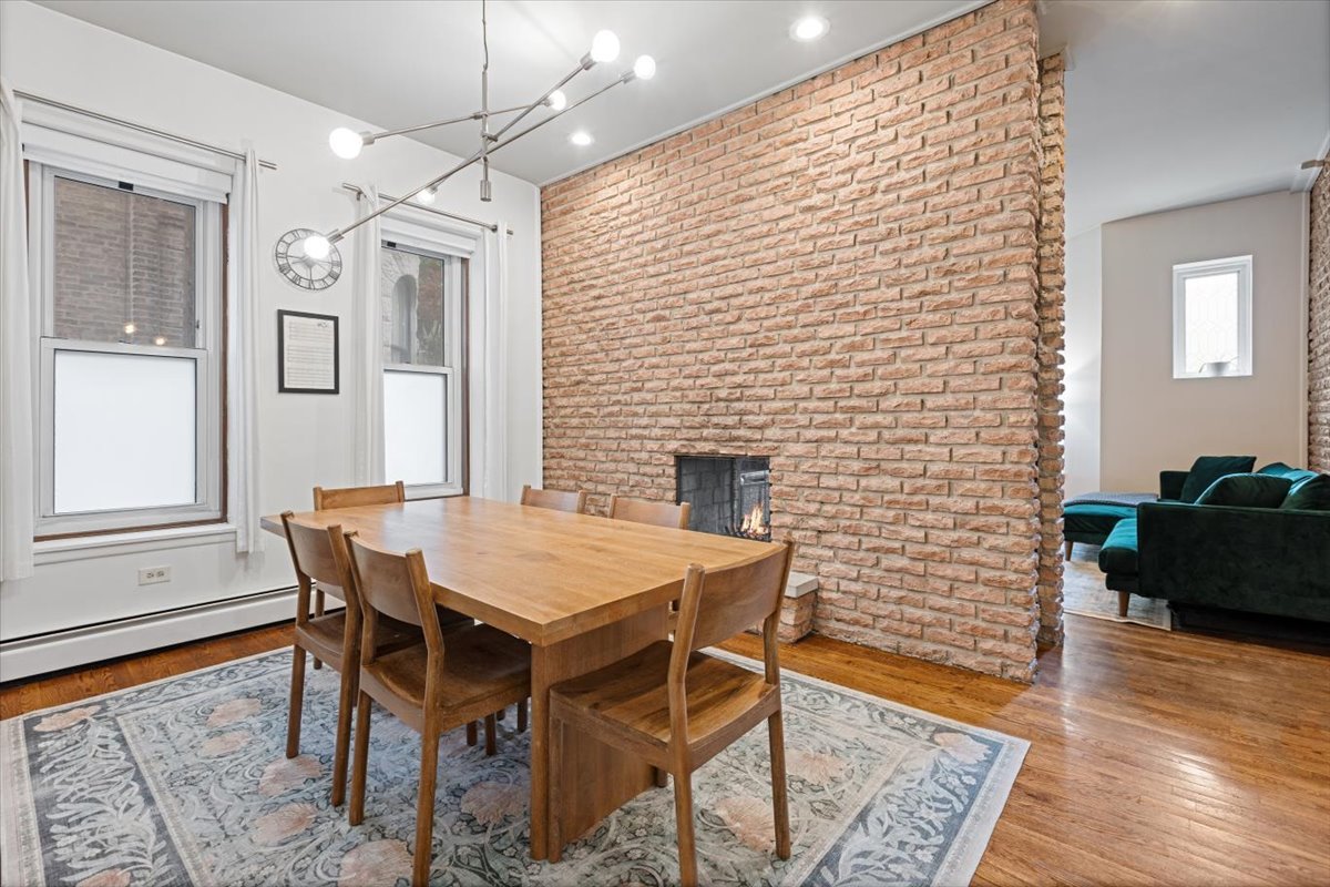 813 W Oakdale Avenue Unit: 1W