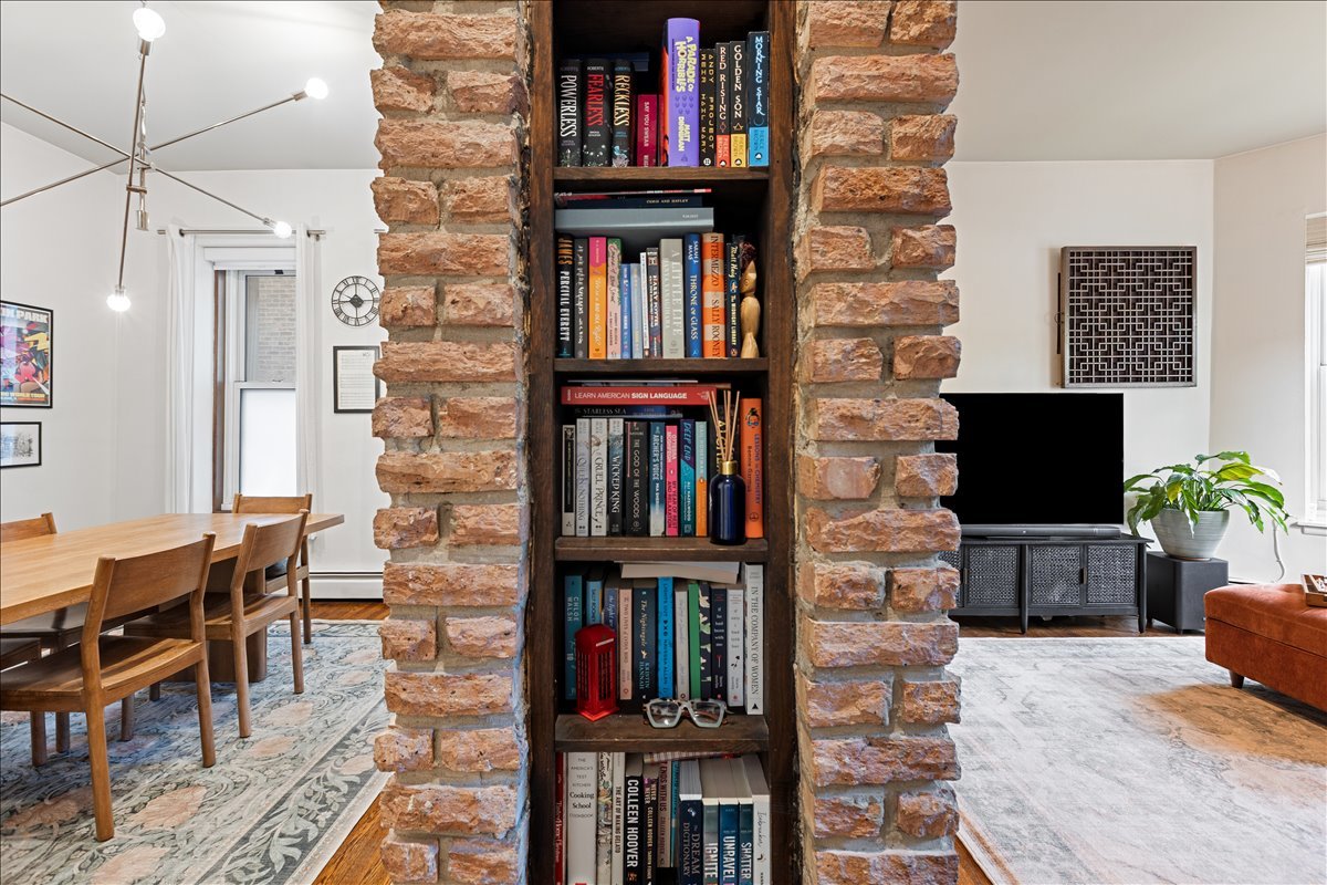 813 W Oakdale Avenue Unit: 1W