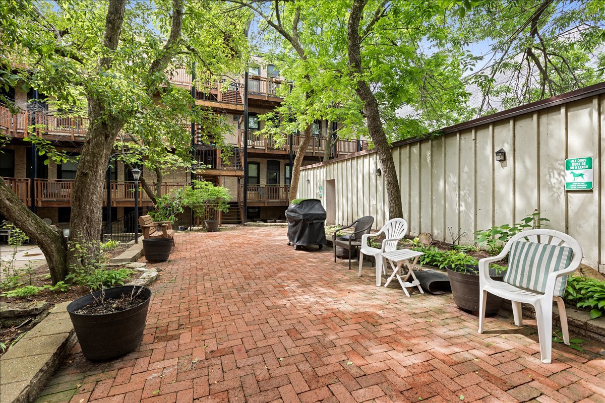 813 W Oakdale Avenue Unit: 1W