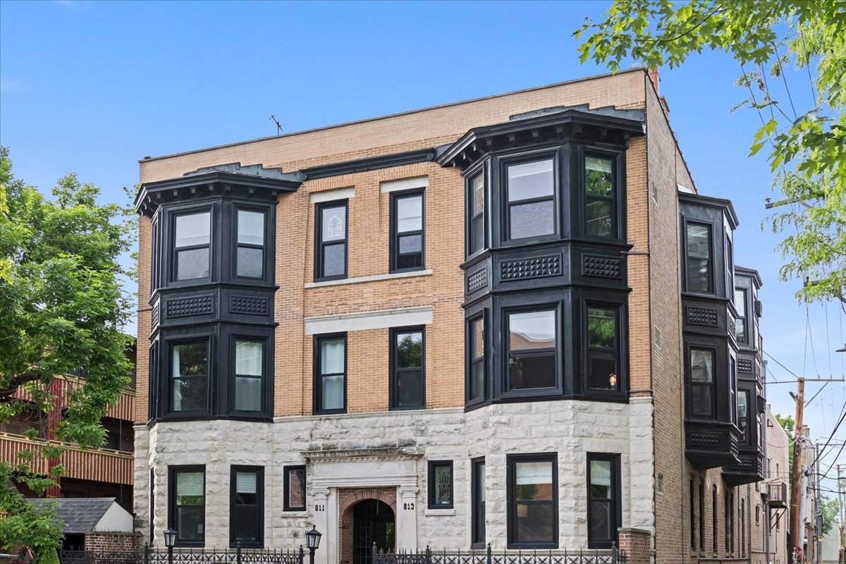 813 W Oakdale Avenue Unit: 1W