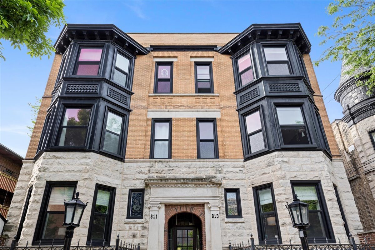 813 W Oakdale Avenue Unit: 1W